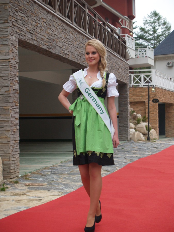 {pic} National Costumes Show- Miss Global Beauty 2011 P5047202