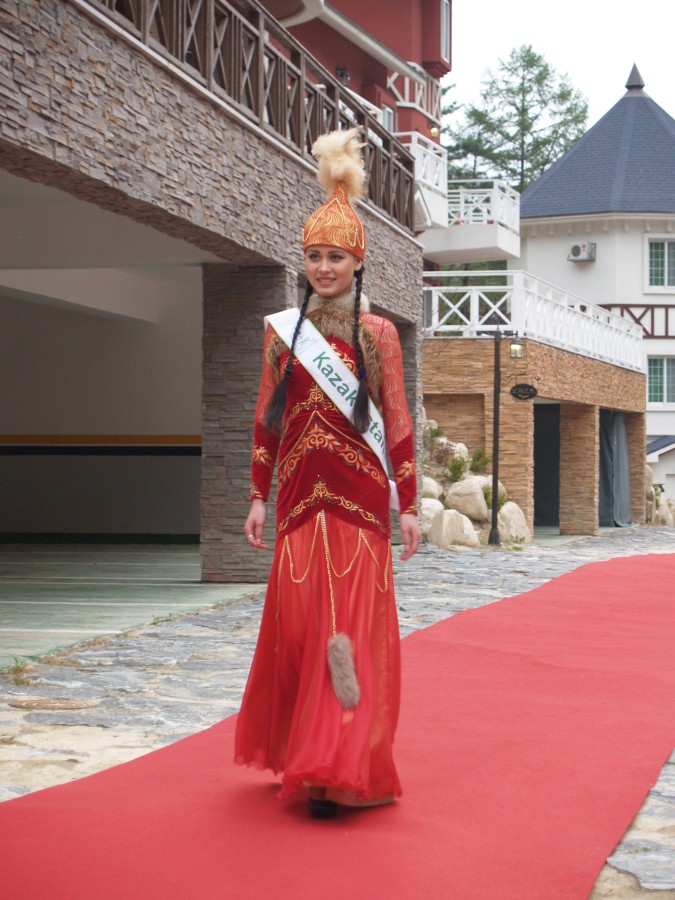 {pic} National Costumes Show- Miss Global Beauty 2011 P5047247