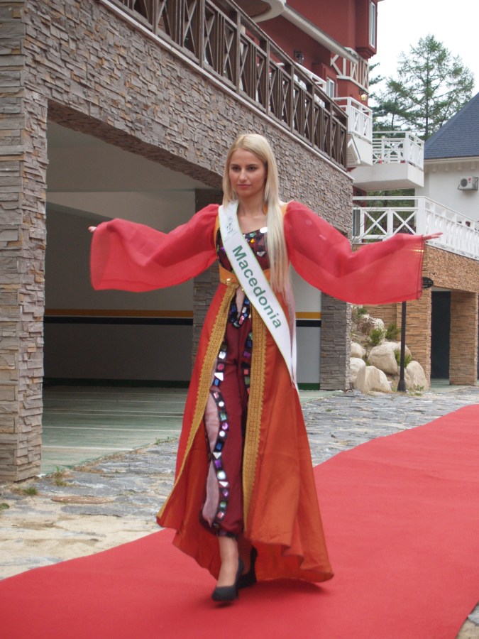 {pic} National Costumes Show- Miss Global Beauty 2011 P5047264