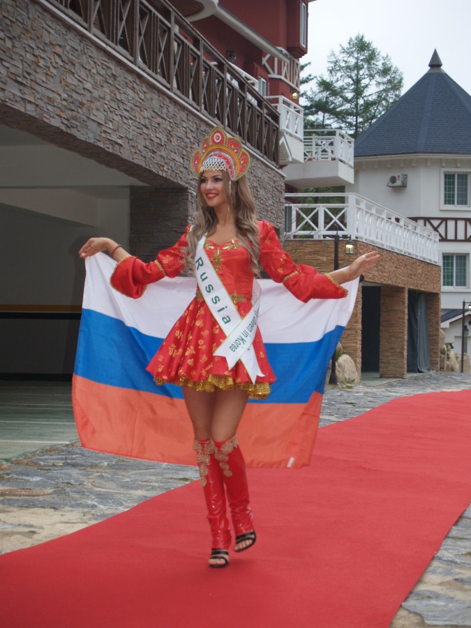 {pic} National Costumes Show- Miss Global Beauty 2011 P5047318