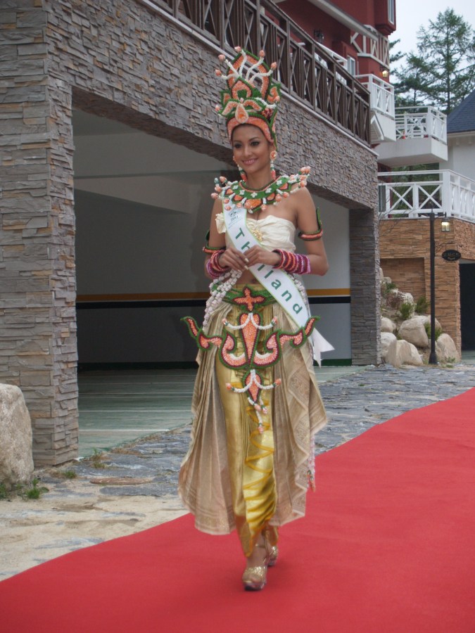 {pic} National Costumes Show- Miss Global Beauty 2011 P5047348
